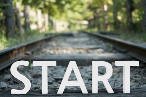 線路と「START」の白い文字