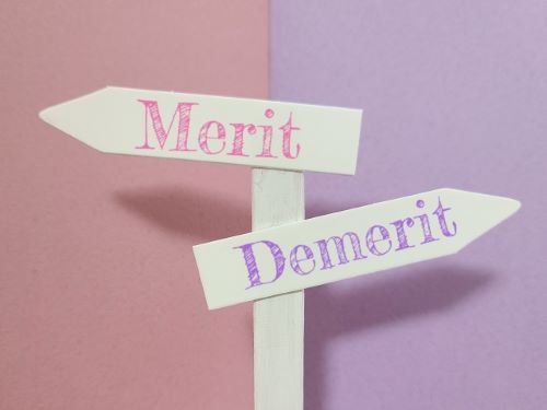 標識風のMeritとDemerit